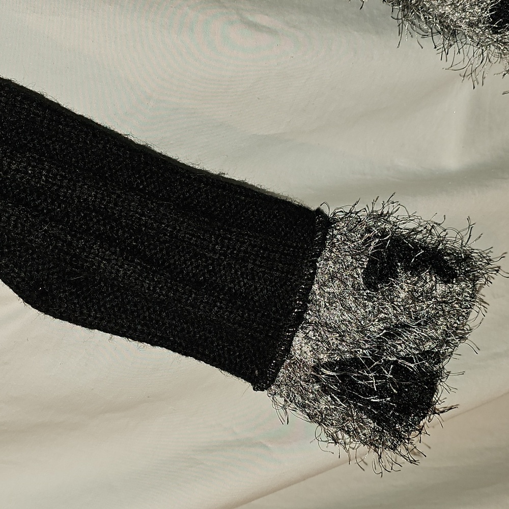 Sioni Studio Mixed Fabric/Fun Sweater - Picture 3 of 15
